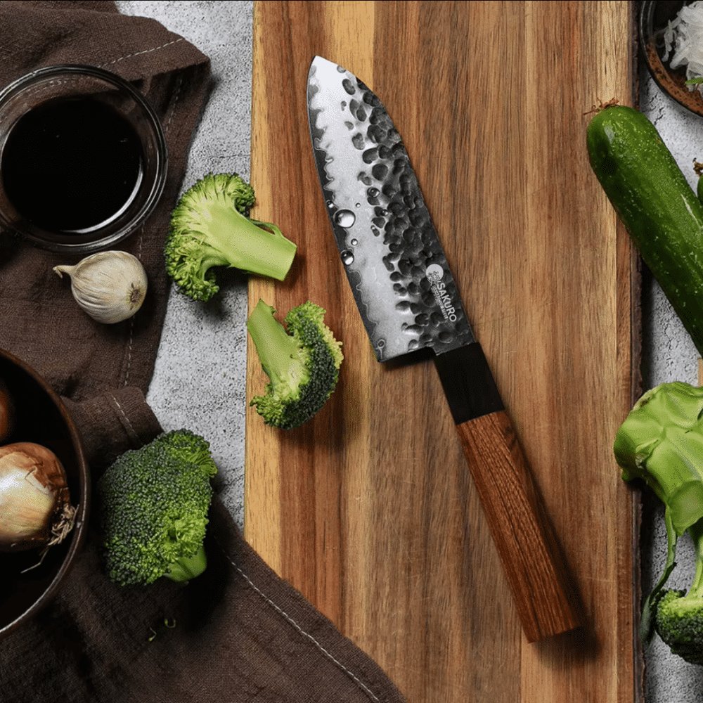 Kuchyňský nůž santoku z japonské oceli SaKuRo Eben 12,7 cm