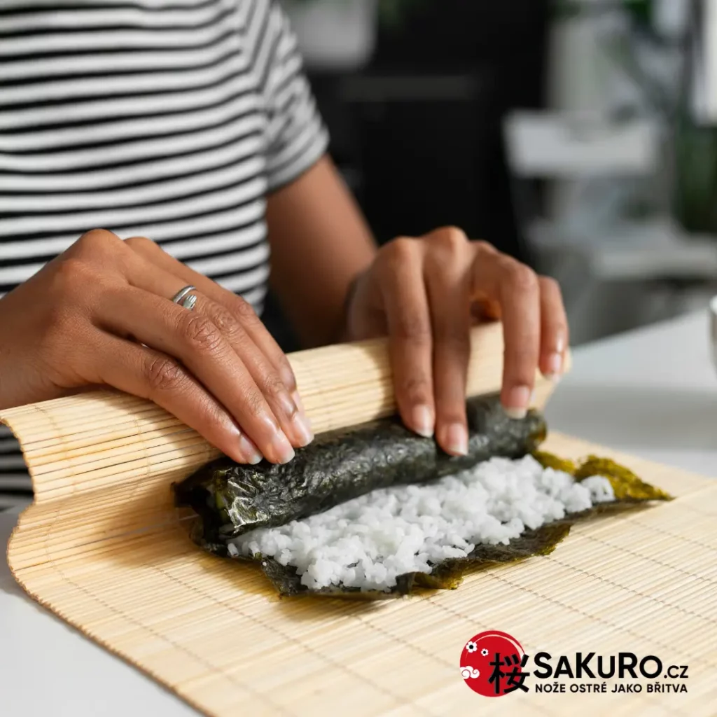 Rolování sushi